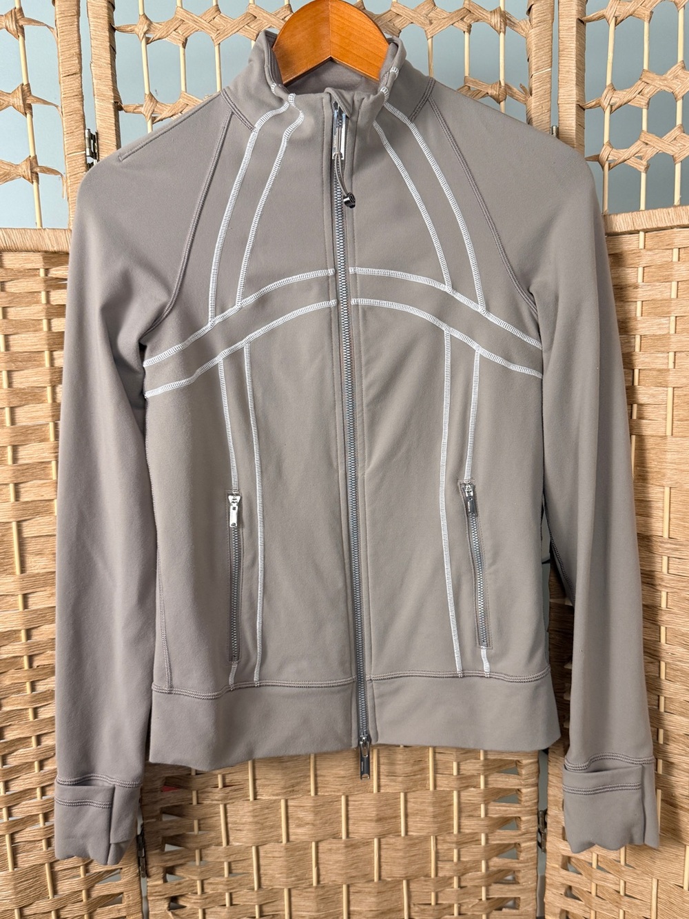 #359 Lululemon Define Track Jacket *Luon Warm Ash Grey/White Size 2